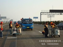 开发区道路划线施工现场